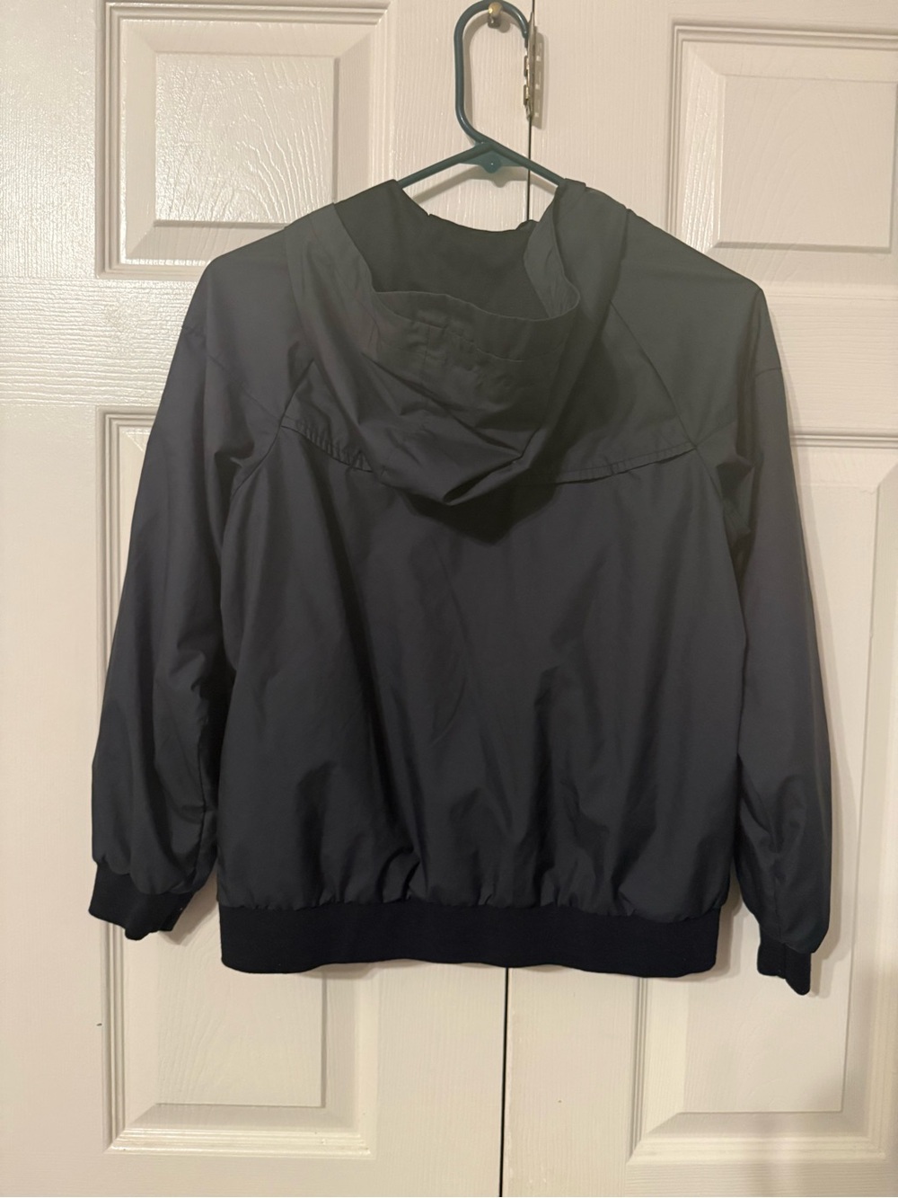 Nike kids  Black Hooded Windbreaker Jacket - Picture 4 of 4